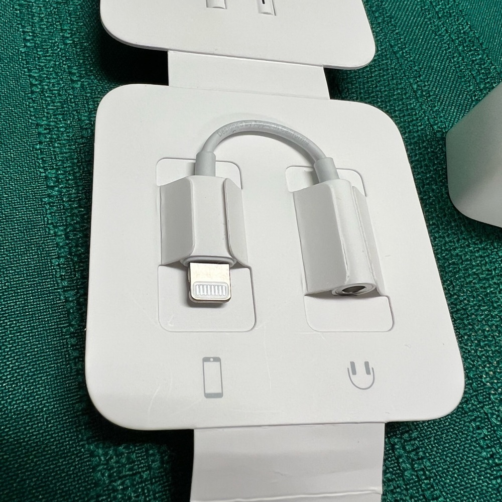 iphone ear buds and aux cable adapter & plug - Picture 2 of 8